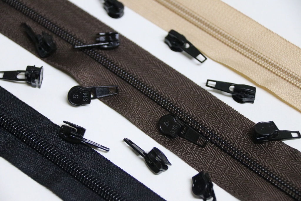 Cierre Nylon N5 200mts/200 Carritos (Negro)