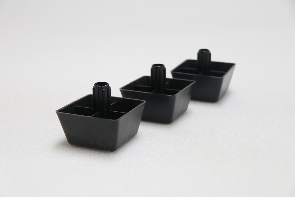 Pata Chica Cuadrada con Vástago 4cm  (1)